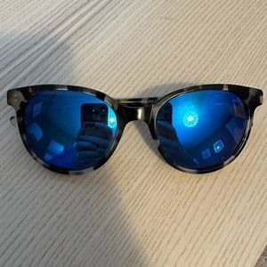 Costa Isla sunglasses